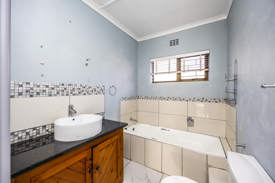 4 Bedroom Property for Sale in Nahoon Valley Park Eastern Cape